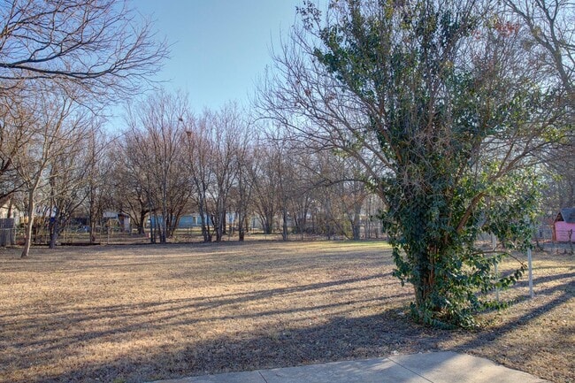 Building Photo - Available Mid July! 3-bedroom 1 bath for lease in Cleburne