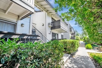 Building Photo - Freshly Updated, Upstairs Condo Unit for Rent