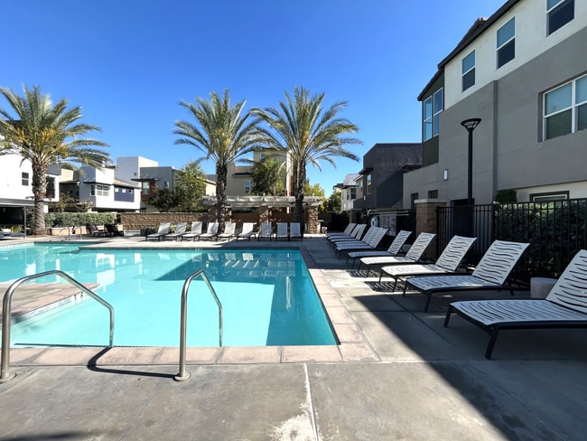 Building Photo - 3 bed, 2.5 bath located in Rancho Cucamonga!