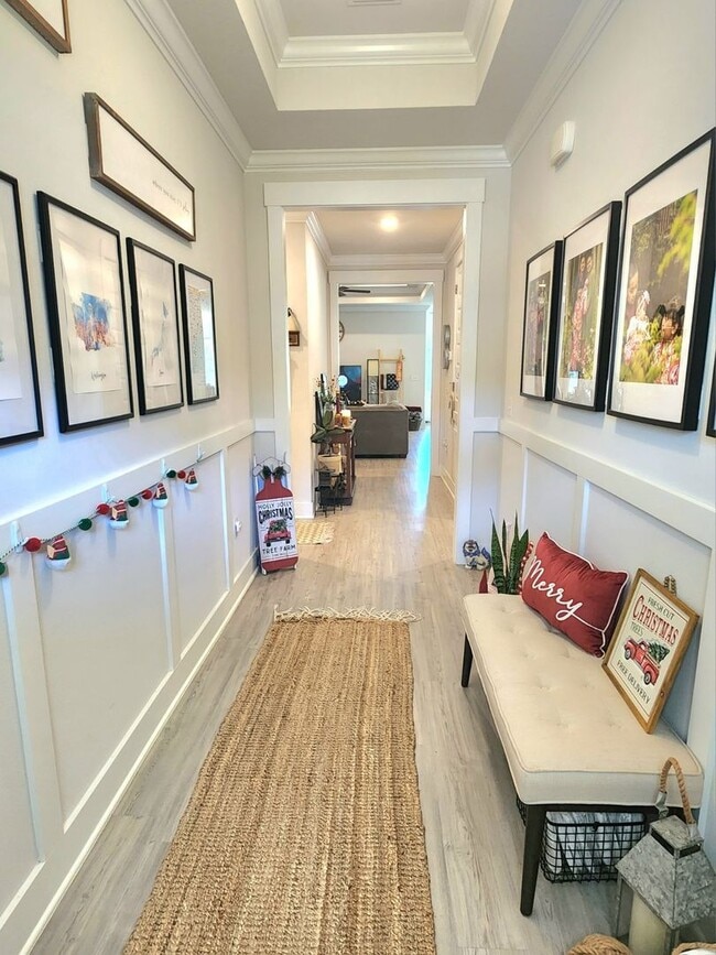 Building Photo - Stunning 4-Bed, 3-Bath Beauty, 2,117 sq. ft. of Pure Comfort and Style!