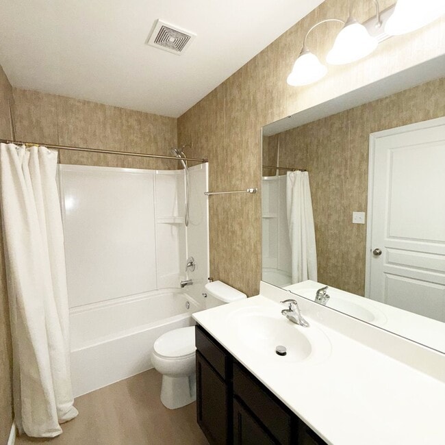 Building Photo - 569 Parkgate Dr