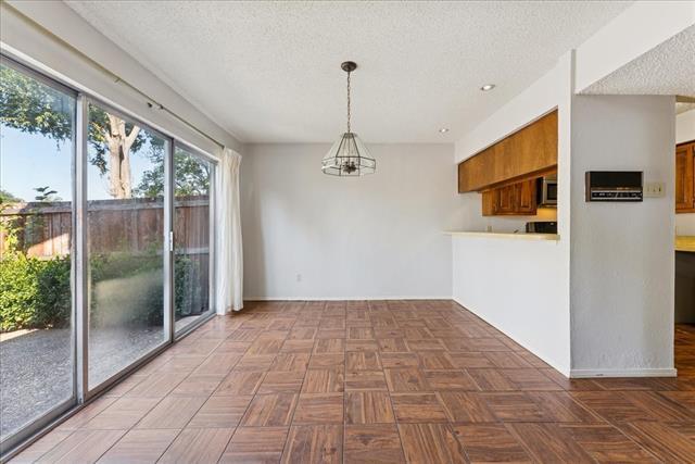 Building Photo - 2905 Country Pl Cir