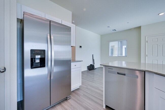 Building Photo - NW 3 Bedroom Townhouse!! Gated Community Pool!! 2 Car Garage!!! No Carpet downstairs.