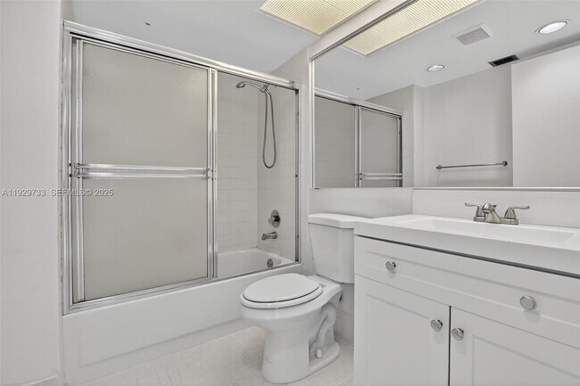 Building Photo - 900 SW 128th Ave