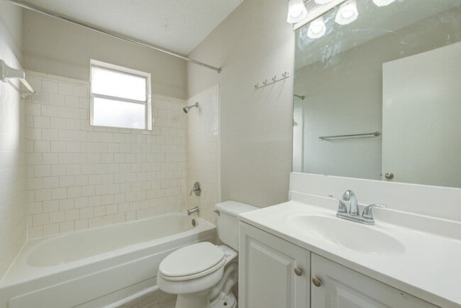 Building Photo - 20135 Telegraph Square Ln