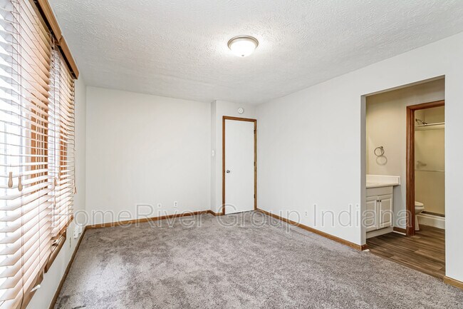 Building Photo - 712 Daffon Dr