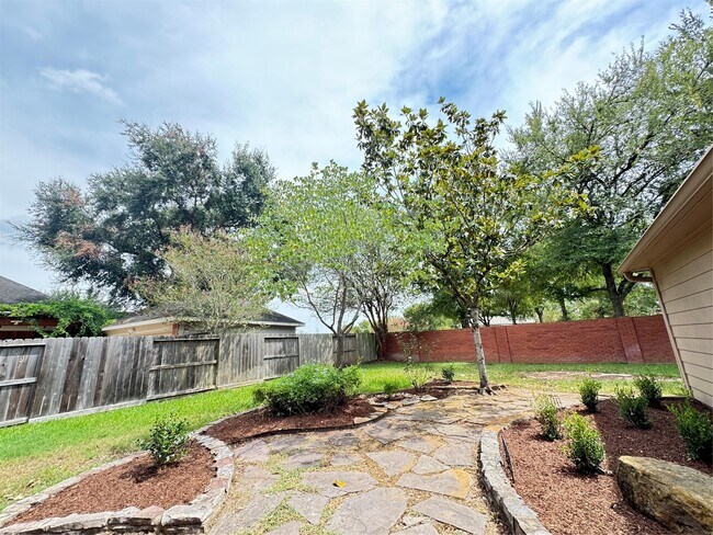 Building Photo - 6926 Hearthside Dr