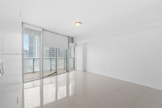 Building Photo - 495 Brickell Ave