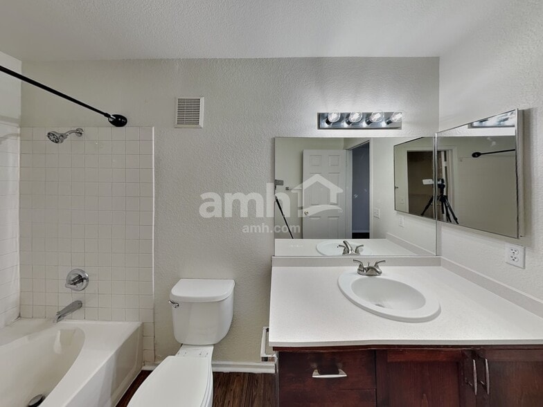 Building Photo - 7636 Connemara Ave