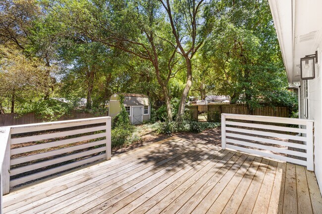 Building Photo - 419 Morningbird Ct