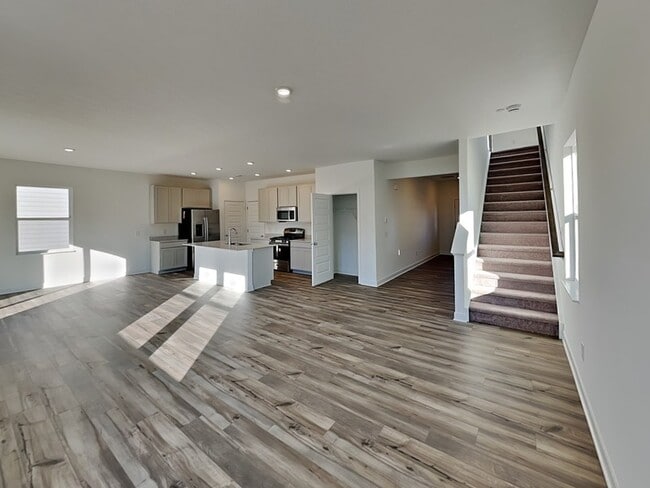 Building Photo - 748 Felix Dr