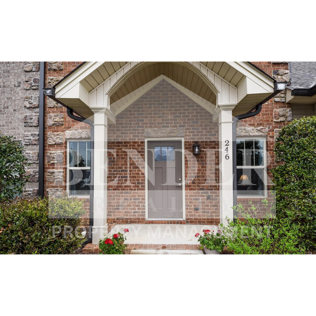 Building Photo - 246 NE Bellingham Dr