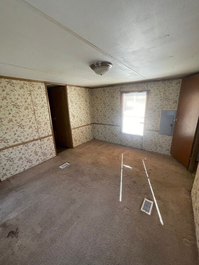 Building Photo - Embers East 2 bedroom 1 bath