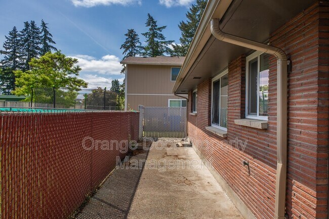 Building Photo - 712 127th St S