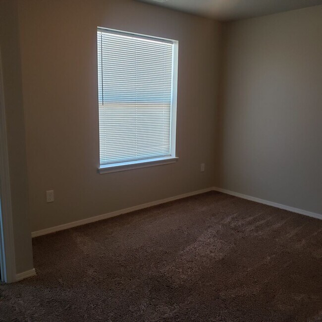 Building Photo - AB1488