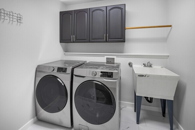 Building Photo - 6977 W Blondell Dr