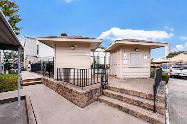 Building Photo - 2425 Augusta Dr