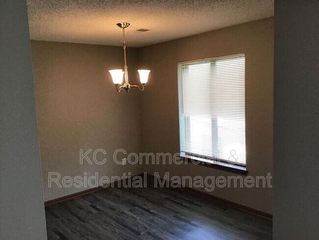 Building Photo - 211 W Main St