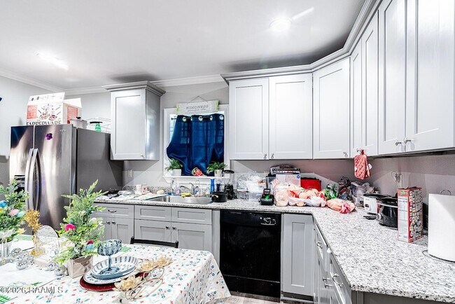 Building Photo - 800 N St Antoine St