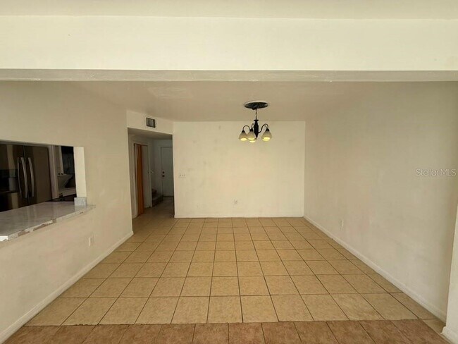 Building Photo - 833 Caribbean Dr