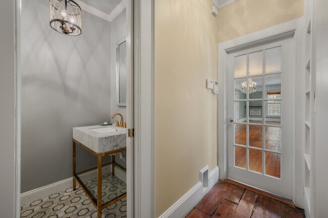 Building Photo - 9 Lyme St