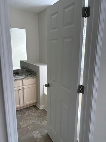 Building Photo - 2575 Hamilton Chase Run
