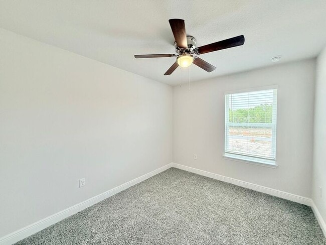 Building Photo - 2595 Cliff Hollow Cir