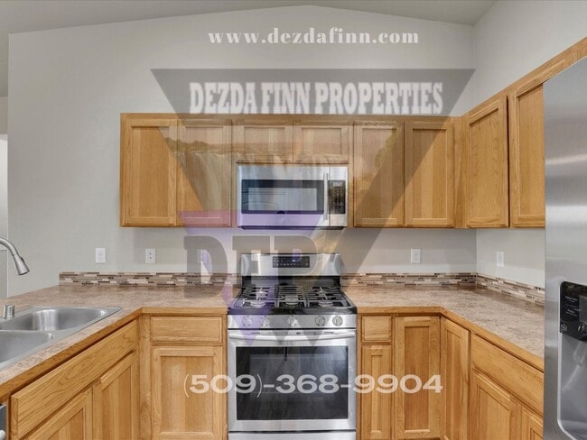 Building Photo - Country Living, Minutes to FAFB! 4 Bed, 2 ...