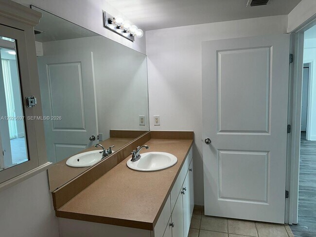 Building Photo - 1250 S Miami Ave