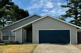 Building Photo - Charming 2 bedroom 2 bathroom home located in south Sacramento!