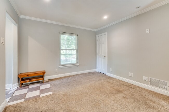 Building Photo - 9625 Larga Dr
