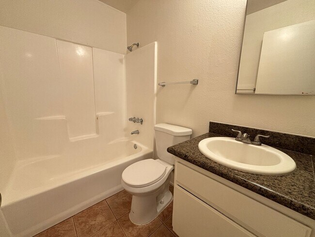 Building Photo - West Lancaster Apartment