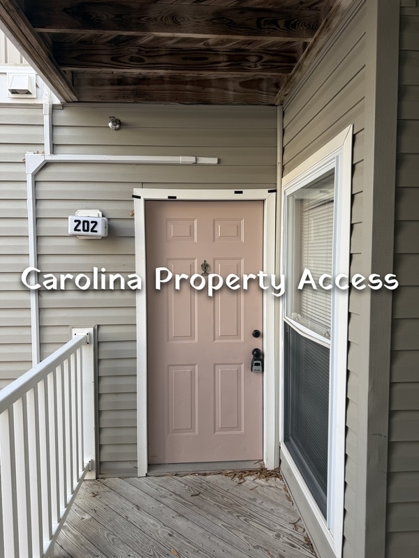 Building Photo - 1401 Collegiate Cir