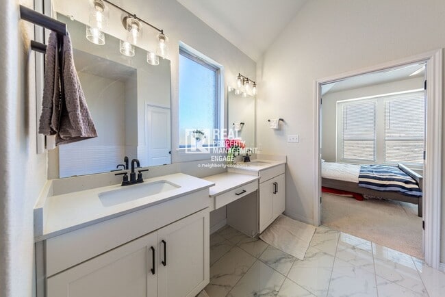 Building Photo - 2105 Bonavista Wy