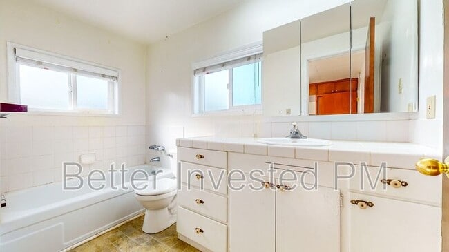 Building Photo - 2250 Old River Rd