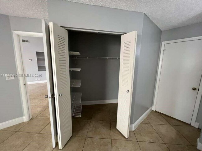 Building Photo - 9999 Summerbreeze Dr