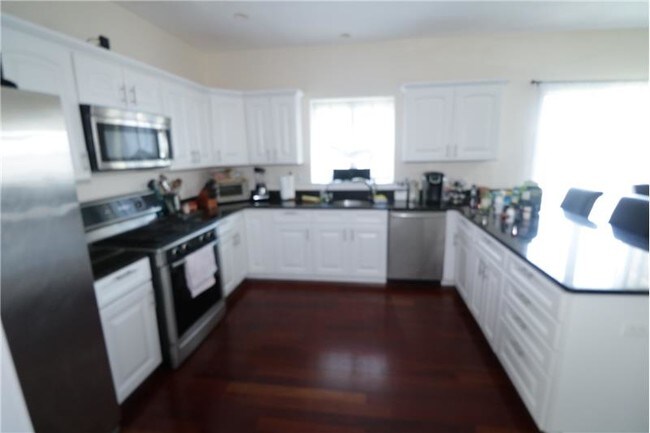 Building Photo - 143 Grovers Ave