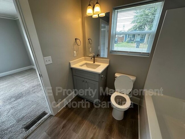 Building Photo - 1101 Woodlawn St