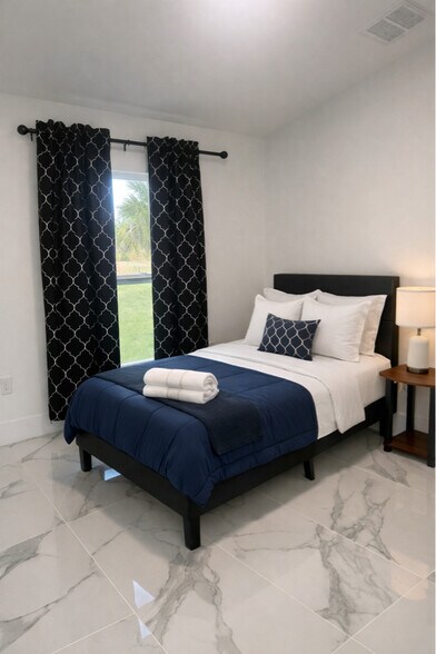 Building Photo - 736 Aprile Ave S