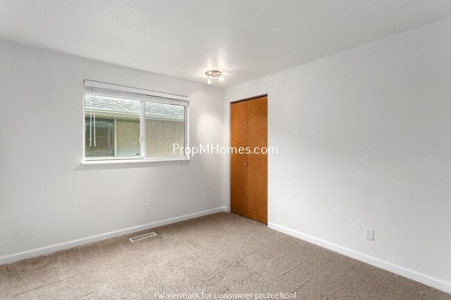 Building Photo - 22340 SW Nottingham Ct