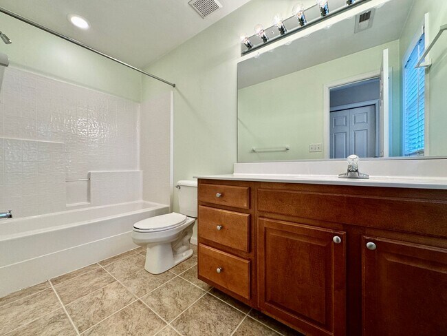 Building Photo - Beautiful 3 Bedroom Duplex by the Beach! A...
