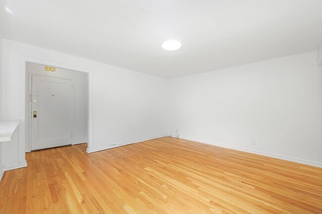 Building Photo - 2329 Hudson Terrace