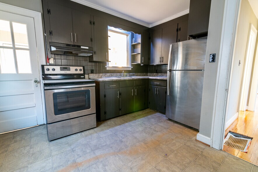 Building Photo - 1145 Lindsay St