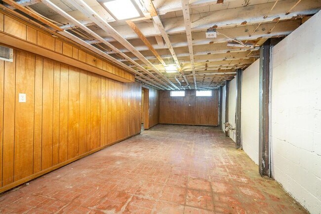 Building Photo - 1193 Carolyn Ave
