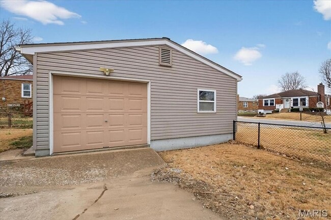 Building Photo - 3815 Bayless Ave