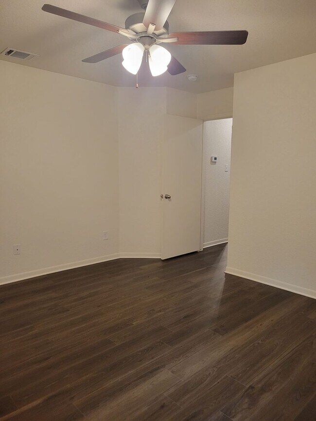 Building Photo - 504 S Juanita Dr