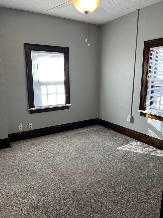 Building Photo - 929 N Nelson Rd