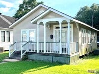 Building Photo - Comfort, Convenience, and Charm—All in One...