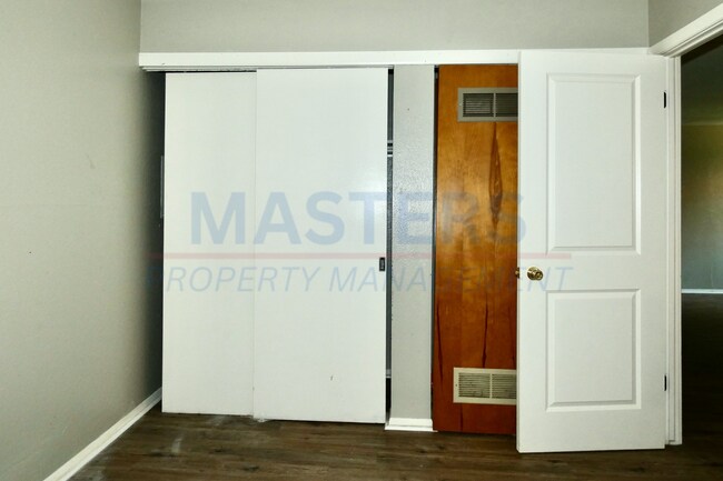 Building Photo - 5765 Steffens Ave