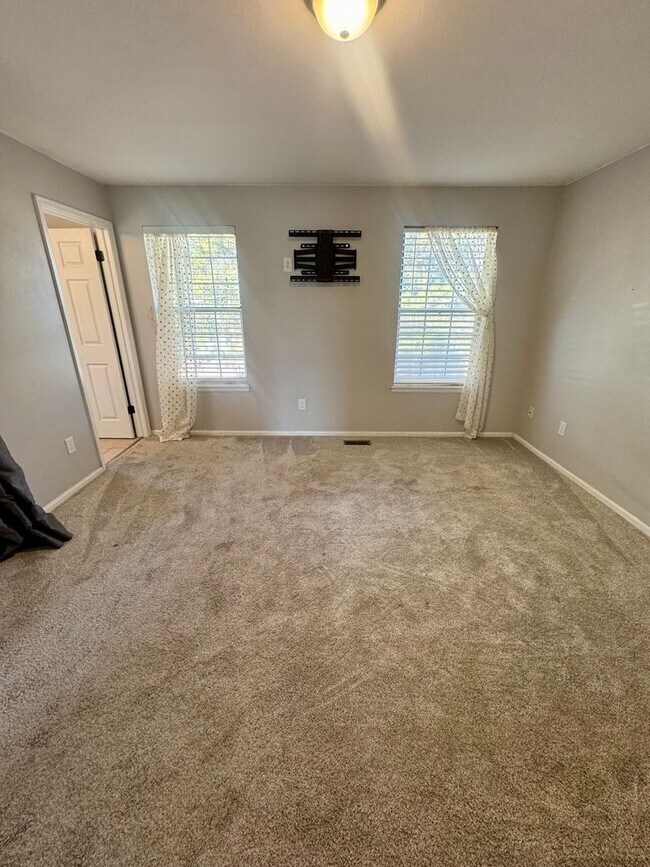 Building Photo - 4 Bedroom home in Stunning Rockrimmon